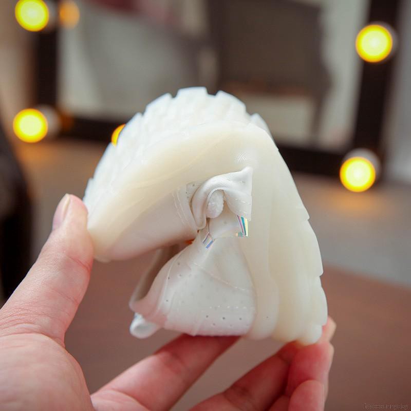 Giày đế gắn đèn LED chống trượt cho bé