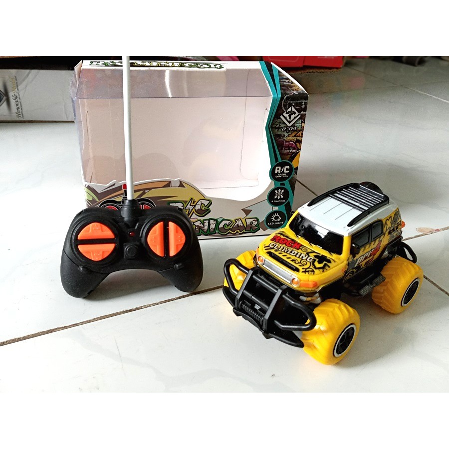 Xe điều khiển từ xa địa hình mini 4 chiều