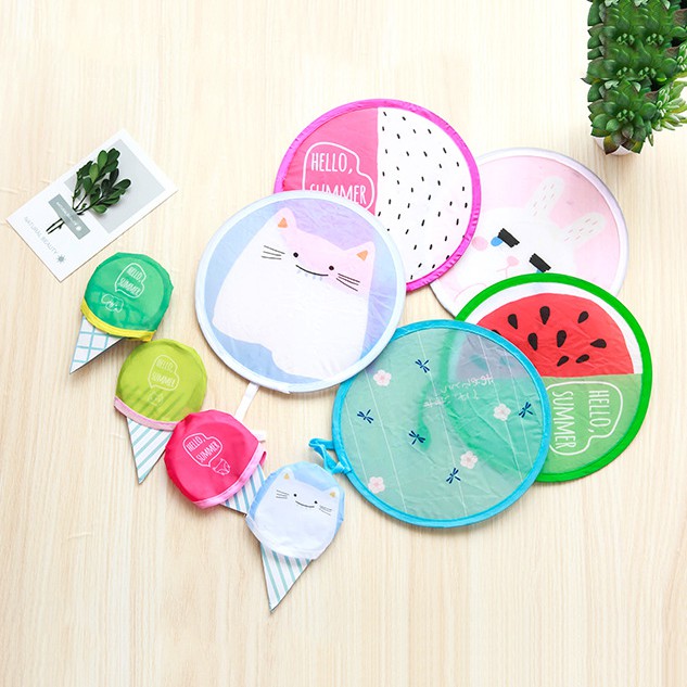 HCM - Quạt xếp gọn thành cây kem nhỏ gọn họa tiết họa hình, trái cây
