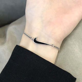Lắc tay cặp mặt logo Nike cá tính