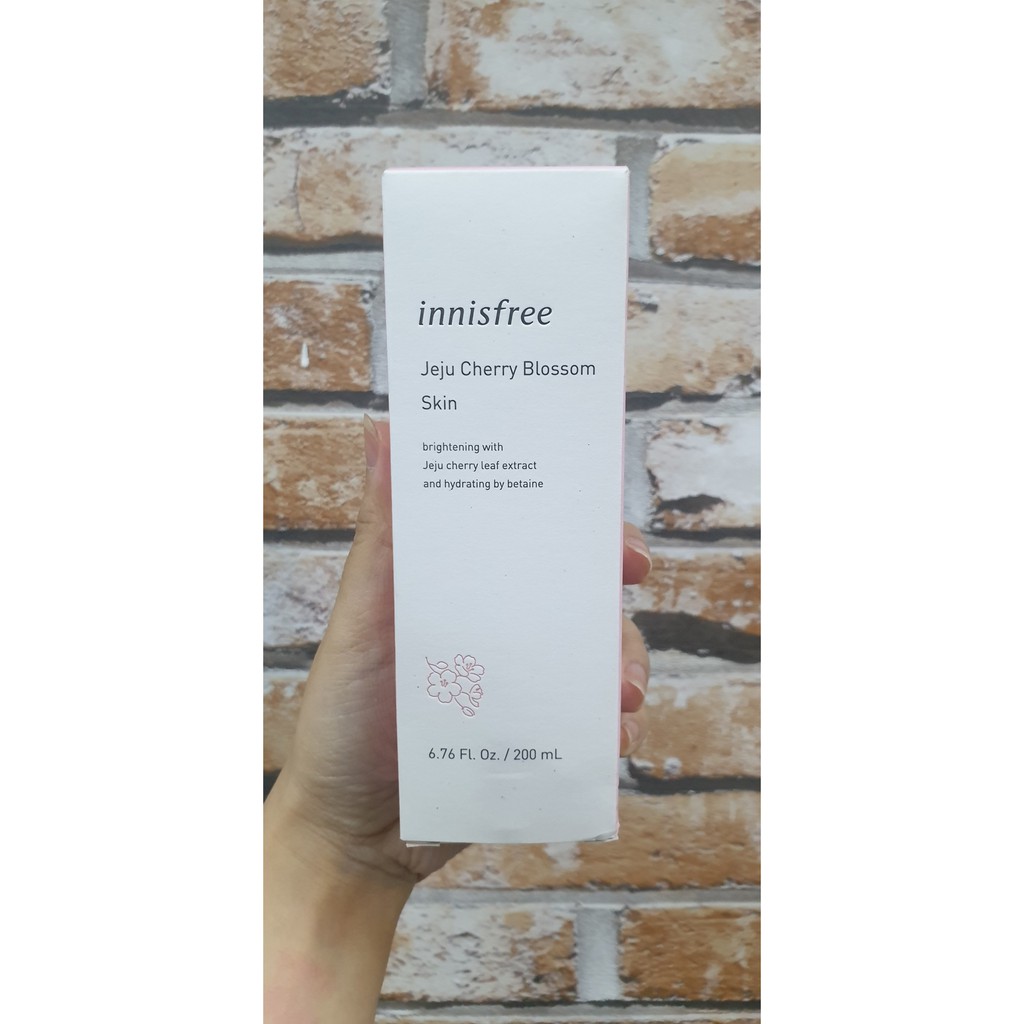 NƯỚC HOA HỒNG DƯỠNG TRẮNG INNISFREE JEJU CHERRY BLOSSOM SKIN 200ML