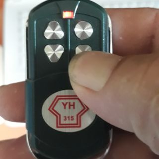 Tay điều khiển cửa cuốn- Remote cửa cuốn YH 315 mhz đa năng thông minh cài cho Austdoor, YH 1B1,1B2,...