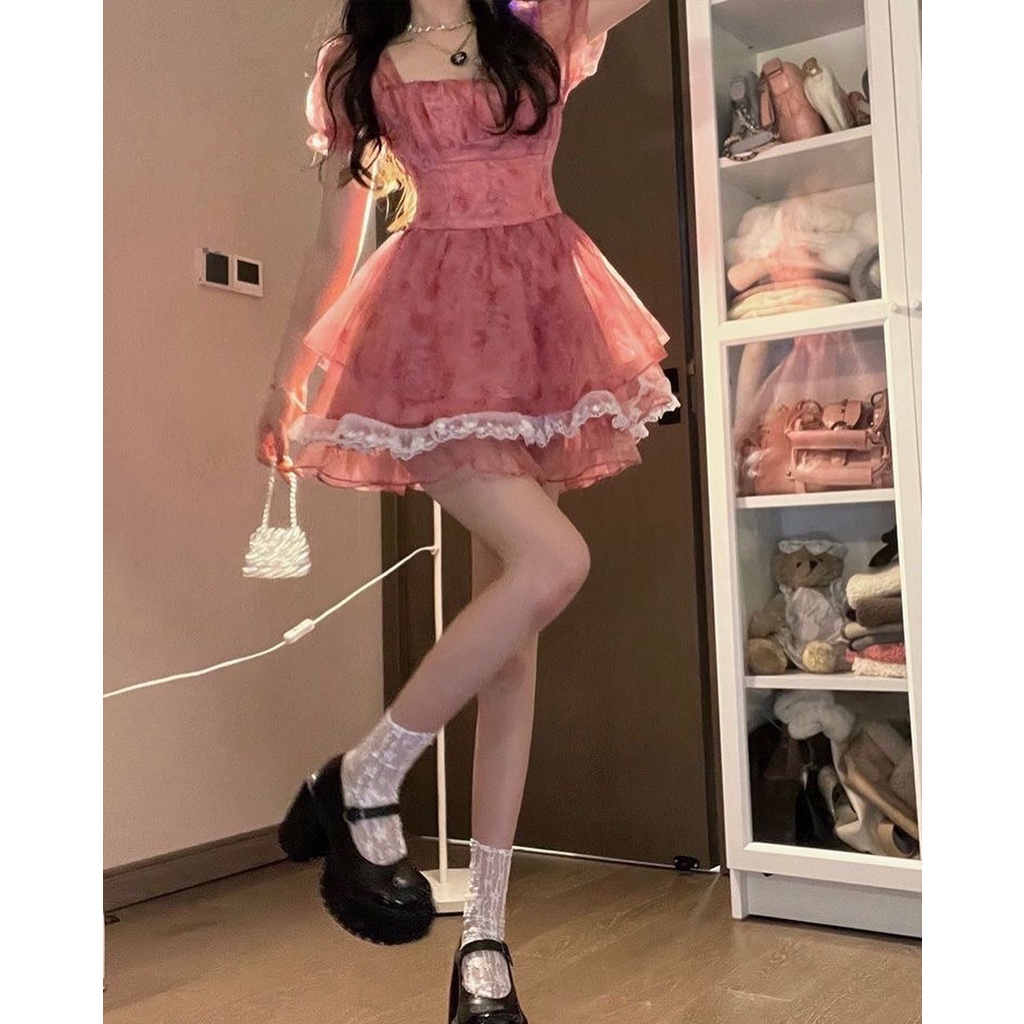 Đầm hoa cổ vuông tay phồng phối ren