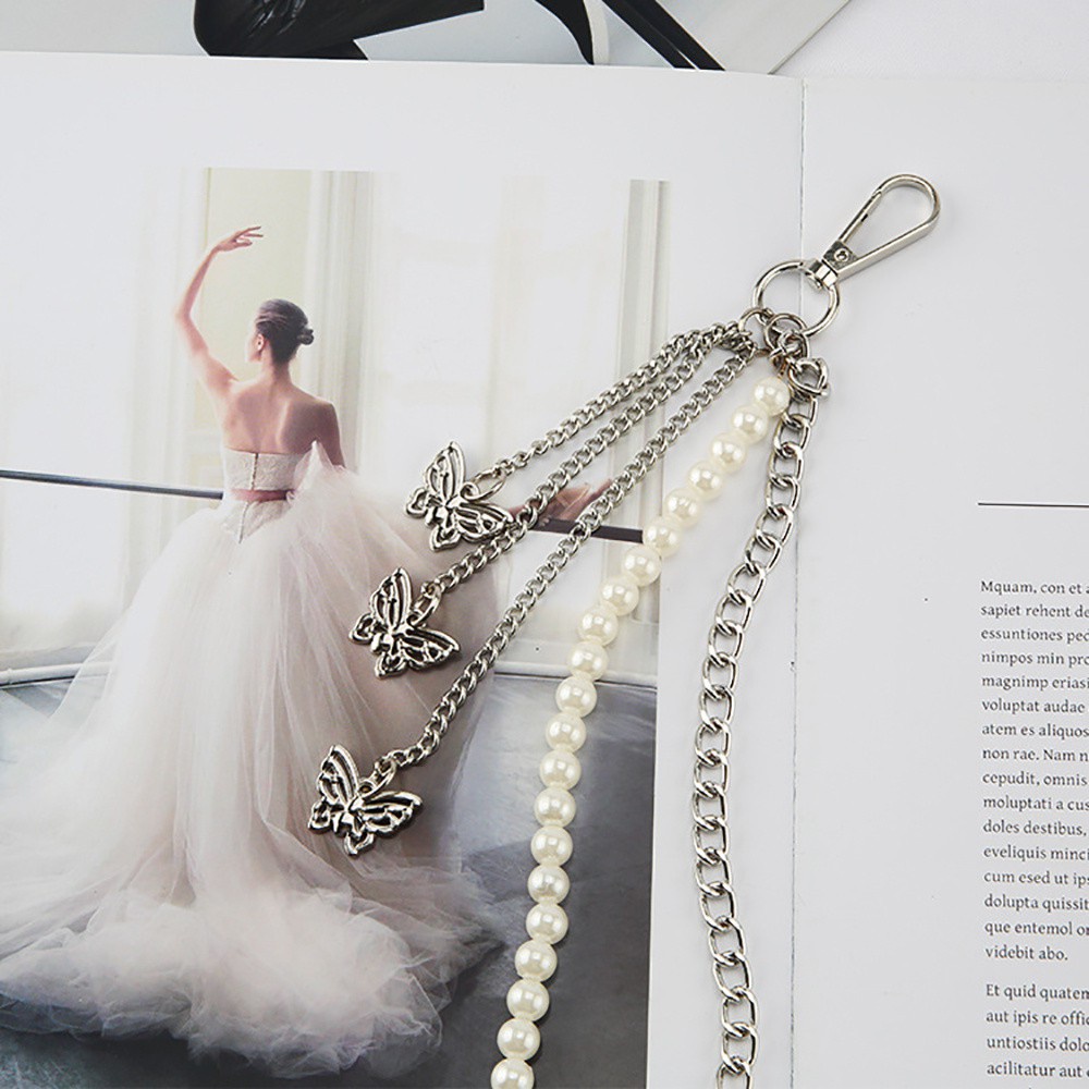 Quần jean phối xích hình bướm và chuỗi ngọc trai thời trang phong cách Punk ấn tượng cho nữ