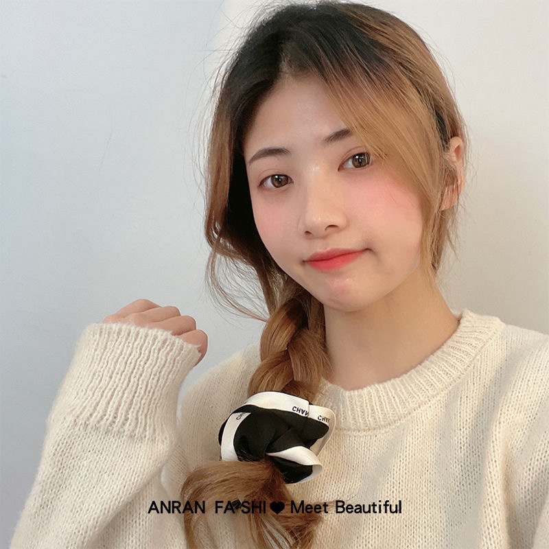 Scrunchies vải satin viền chữ CHANGE dây cột tóc nữ tính đáng yêu S30