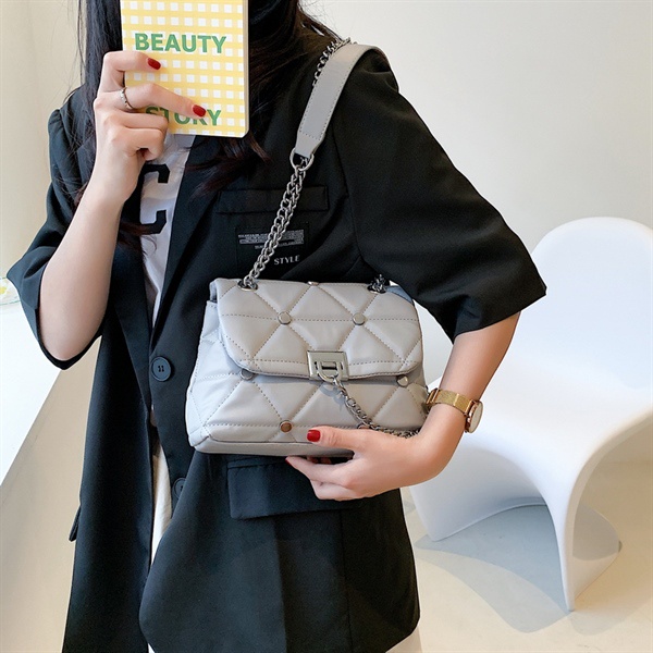 MUSHROOM LEE - Túi Satchel Đinh Tán