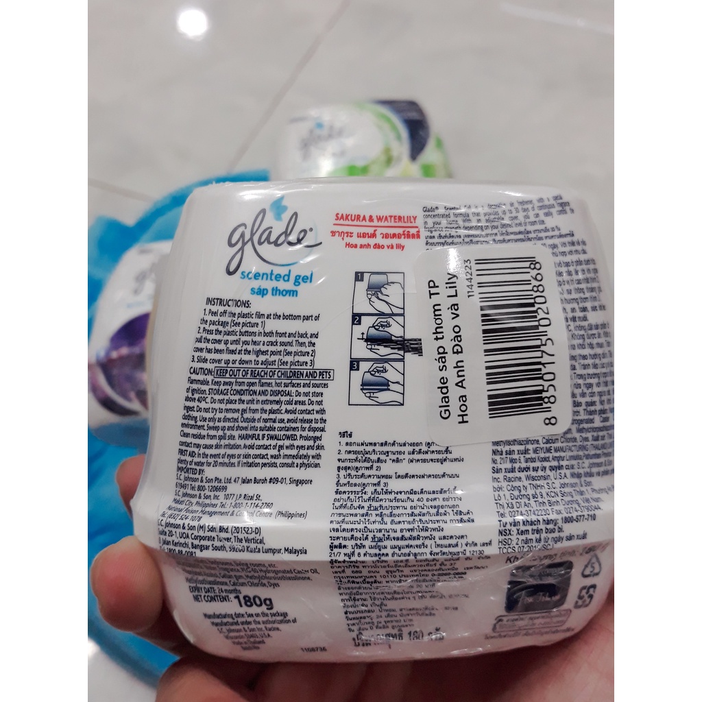 Combo 2 hộp sáp thơm GLADE Sakura &amp; Waterlily - Hoa anh đào và lily 180g x 2 (Tiết kiệm 10%)