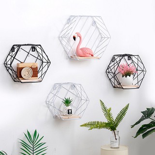 Khung lưới sắt treo tường tiện lợi dùng để trang trí cho phòng khách và phòng ngủ