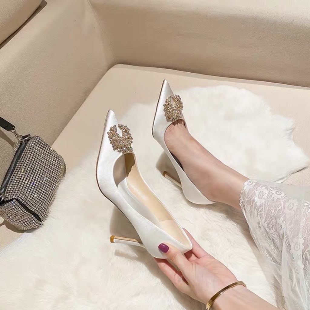 Giày cao gót, giày cưới cô dâu màu trắng chất liệu lụa satin đính đá cao cấp - GCCD008
