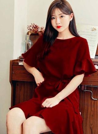 Đầm đỏ cột nơ đuôi cá