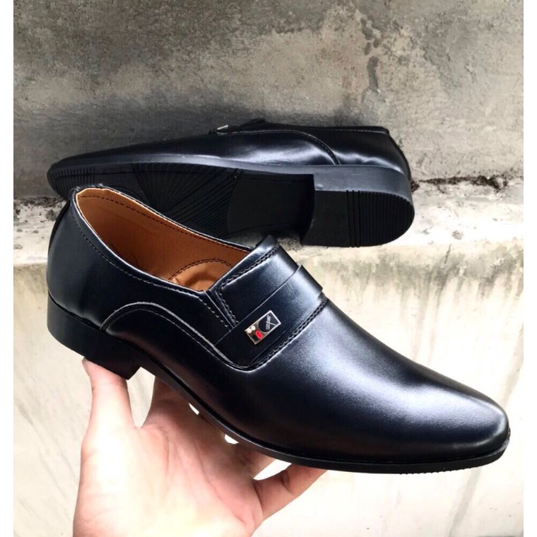 Giày công sở nam phom đẹp, mẩu mới, da mềm, màu đen sang trọng lịch lãm, mã GT04