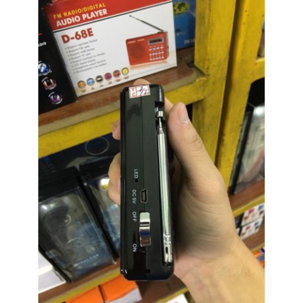 Đài radio FM D68E,có thẻ nhớ usb,tặng thêm pin,âm thanh chất lượng bắt sóng tốt BH 6 tháng đổi mới thiết kế nhỏ gọn