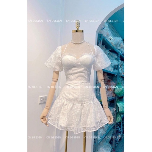 Đầm ren tay bồng