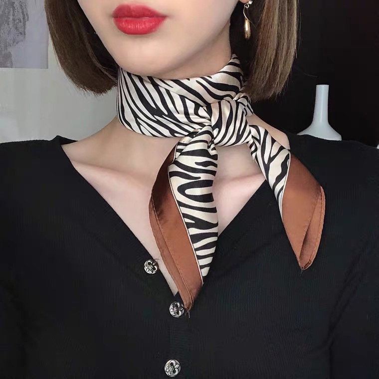 Khăn bandana lụa ThyThy Store VÈN HỔ TRẮNG ĐEN KHĂN LỤA cấp 70x70cm dùng làm băng đô, cột tóc,cột túi,áo yếm,đồng phục.