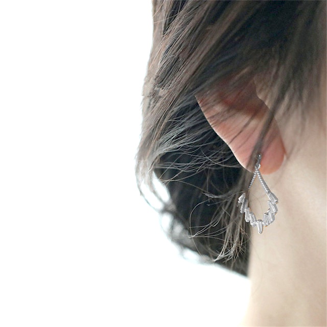 Hoa Tai Nữ Đính Đá Hình Chiếc Lá Tinh Tế Phong Cách Quý Phái B2646 Bảo Ngọc Jewelry