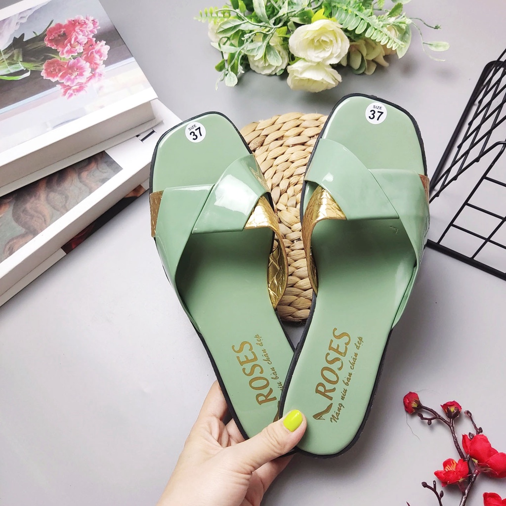 Dép đi biển thời trang quai chéo màu vàng phong cách trẻ trung