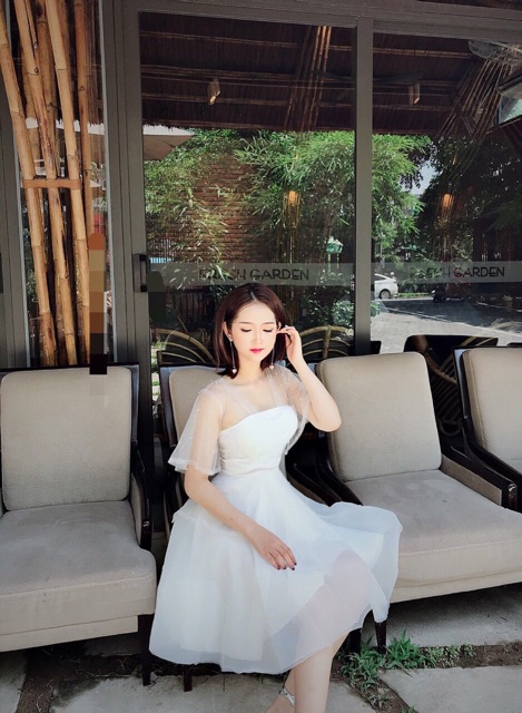 Váy xoè lưới đính ngọc tay loe