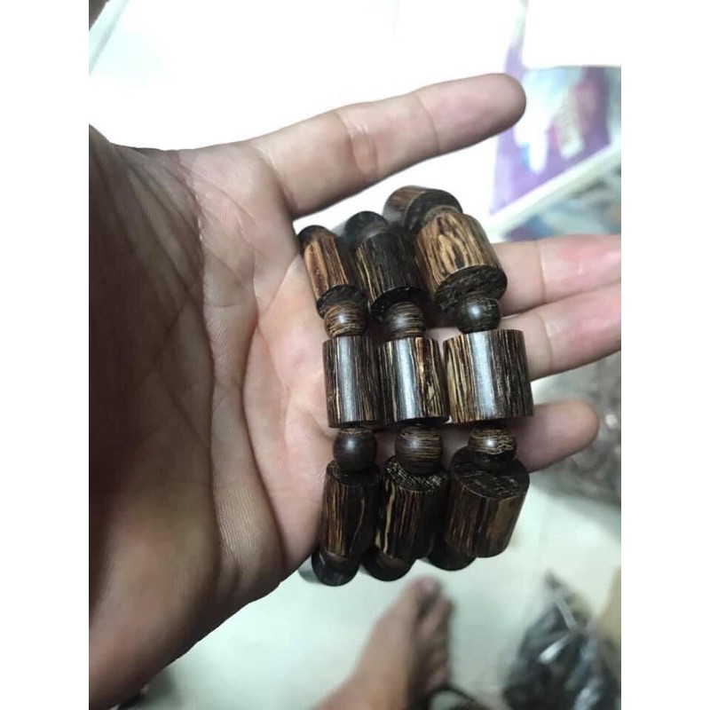 Vòng tay trầm hương sánh chìm cao cấp.