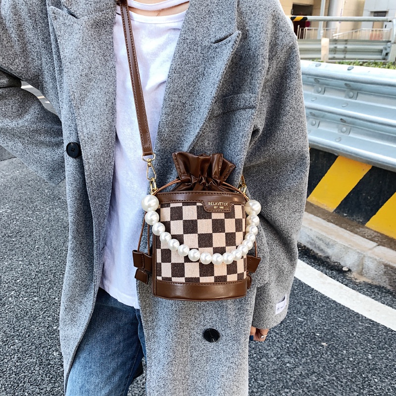 Túi đeo chéo IELGY họa tiết kẻ ô đính hạt ngọc trai cỡ nhỏ