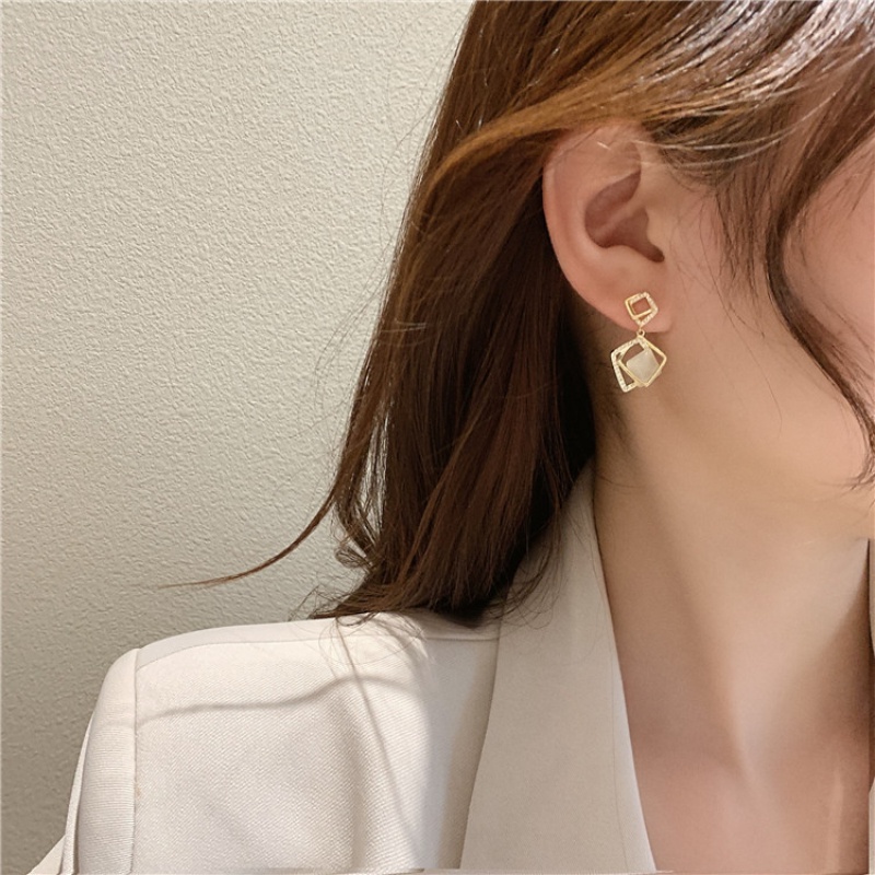 Khuyên Tai Hình Thoi Đính Đá Đơn Giản Cá Tính