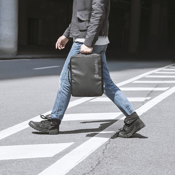 TÚI ĐEO CHÉO TOMTOC (USA) URBAN CODURA SHOULDER BAGS FOR ULTRABOOK 13/15"