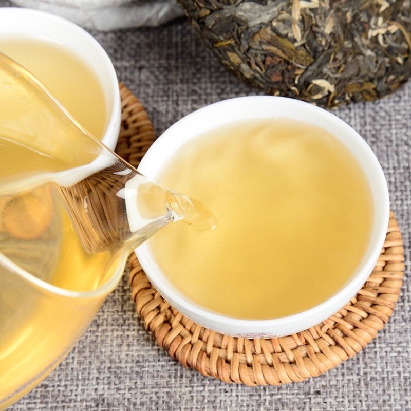 Trà phổ nhĩ sống Vân Nam năm 2012 bánh 100g