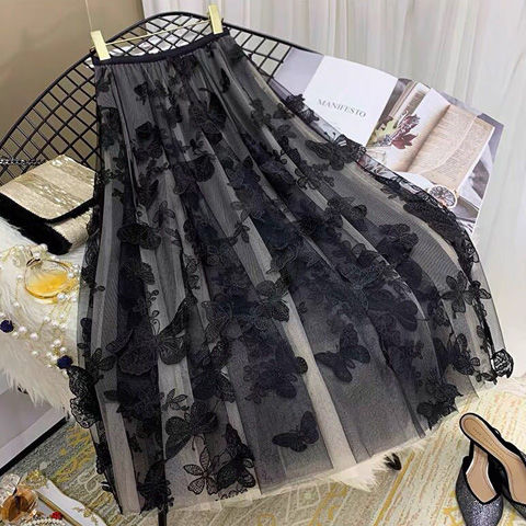 Chân váy BH midi dáng chữ A thêu hình bướm thời trang xuân hè 2021