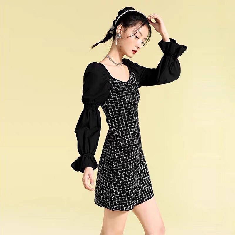 Đầm len sọc đen Peacebird