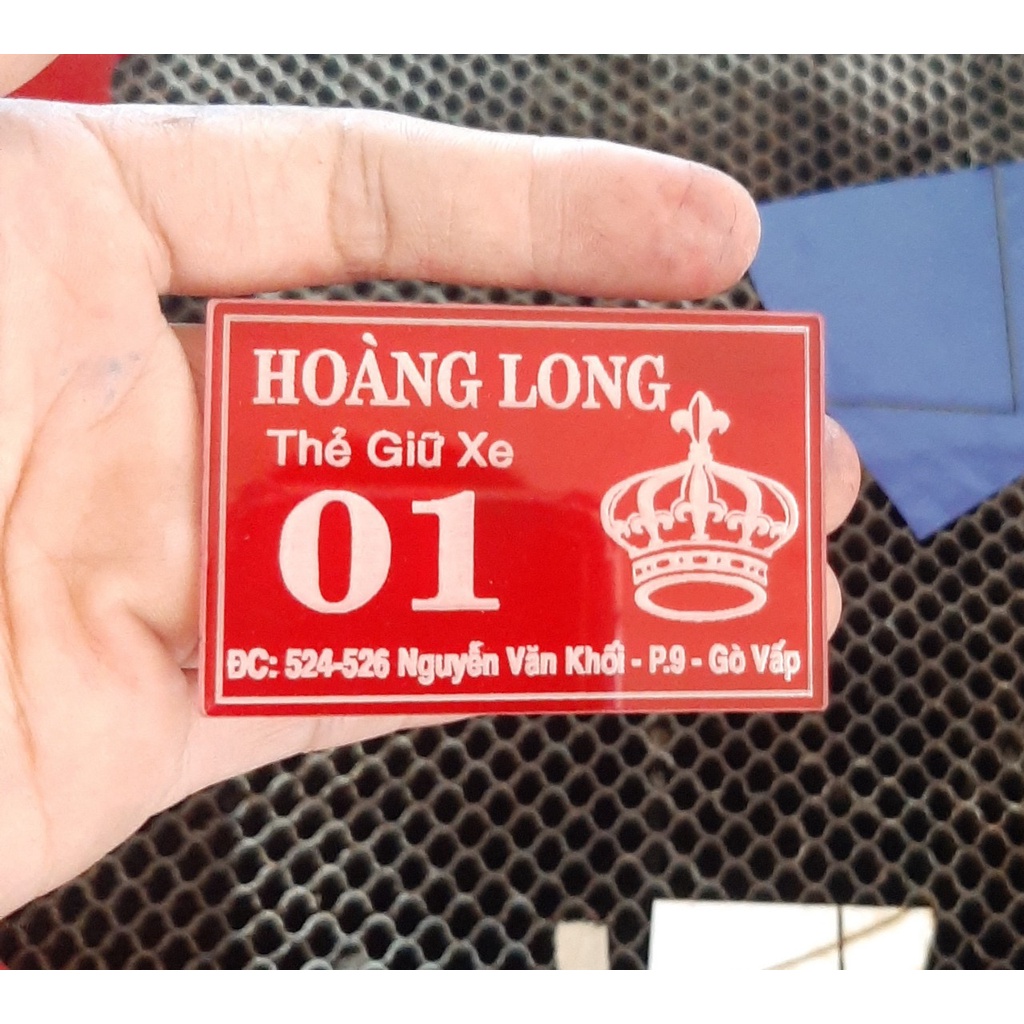 Thẻ giữ xe, thẻ mica, số phòng, số tủ, móc khóa...6x4cm khắc ăn mòn bằng laser trực tiếp lên mica, độ bền 10 năm.