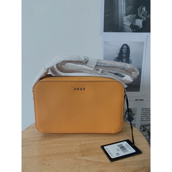 Pas túi DKNY Auth màu vàng new 100%