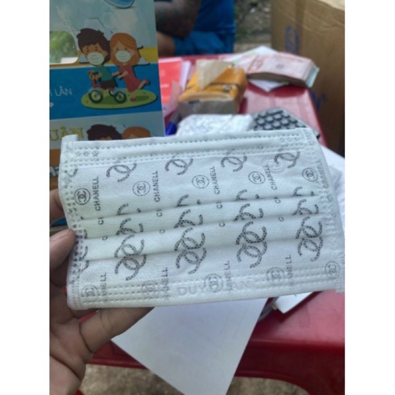 hộp 50 khẩu trang y tế Duy Quân cho trẻ em 3 lớp in hoạ tiết