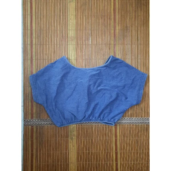 Thanh lý áo crop top jeans bé gái, size 6-7, elise