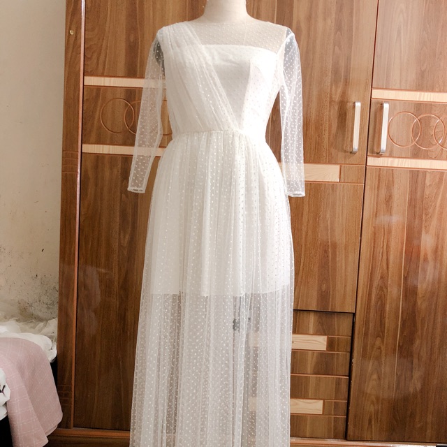Đầm dạ hội trắng chấm bi