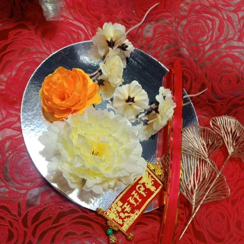 set trang trí tháp bánh hoa lụa