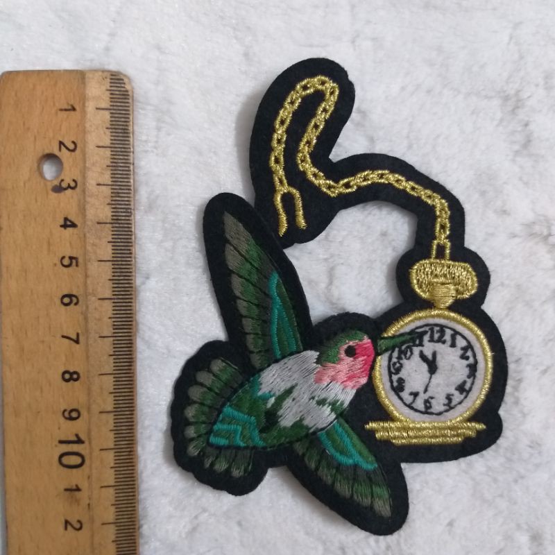 Hình may và hình ủi trang trí.