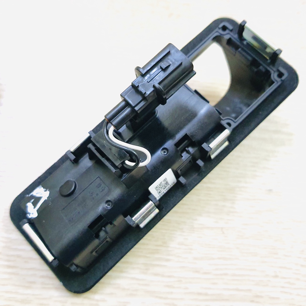 CÔNG TẮC MỞ CỐP SAU HYUNDAI ELANTRA 2016,ACCENT 2019