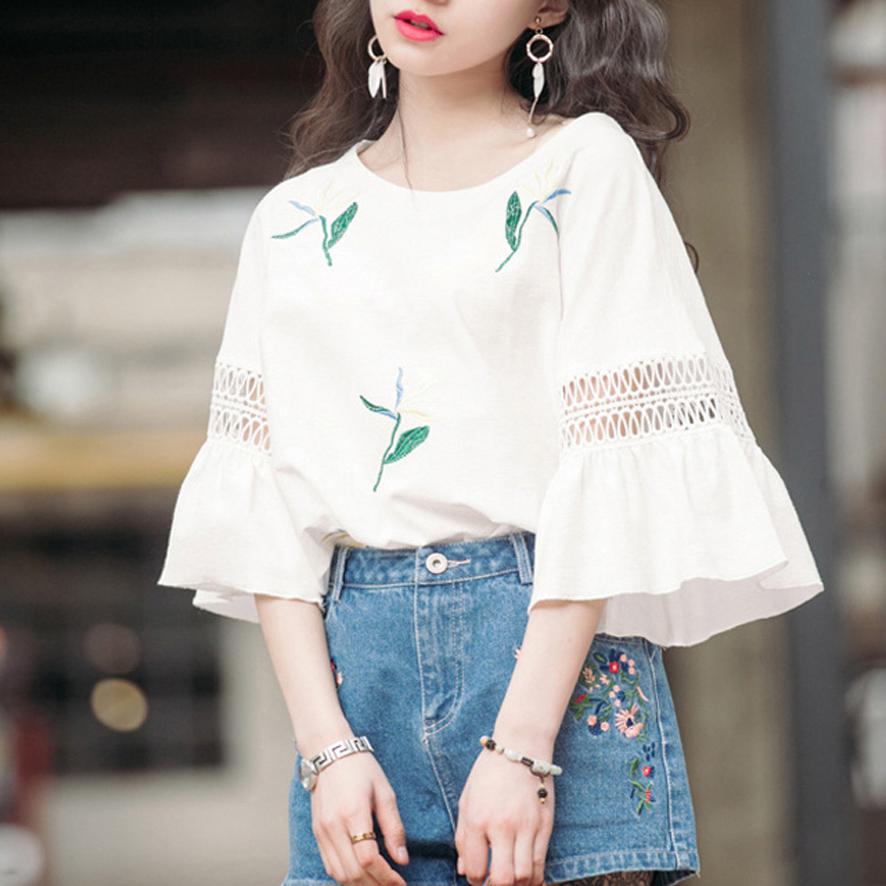 Áo thun tay ngắn phối ren hoa dễ thương