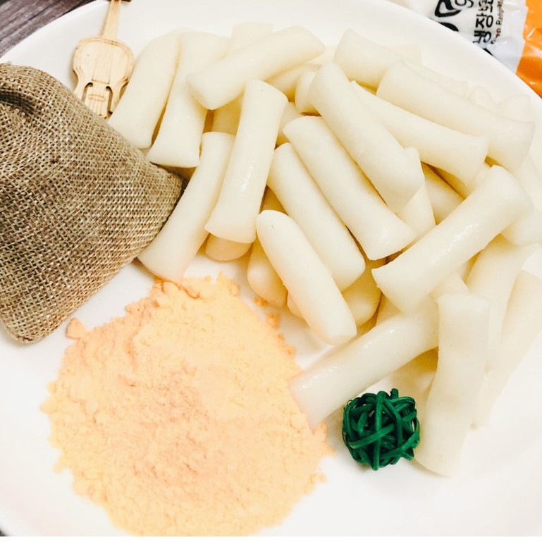 BÁNH GẠO HÀN QUỐC KÈM BỘT PHÔ MAI LẮC