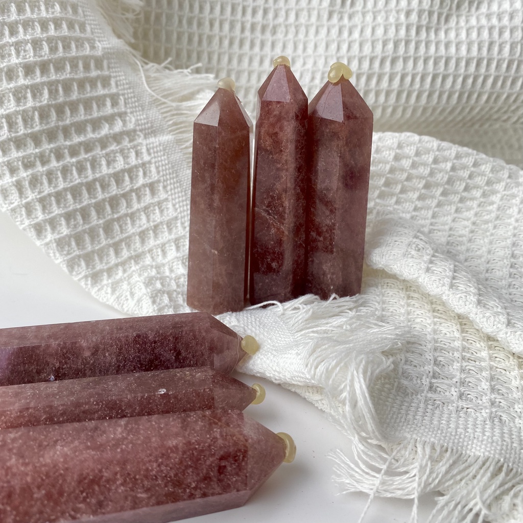 Trụ đá thach anh dâu tây (Strawberry) làm Grid, thanh tẩy Tarot, Reiki, thiền định, phong thủy
