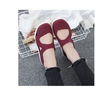 Giày cao su dẻo đi nhẹ và êm
