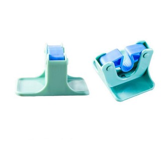 Giá kẹp treo cây cọ , chổi vệ sinh phòng tắm
