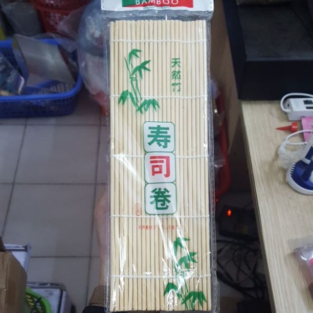 Mành tre cuộn cơm