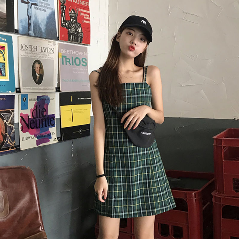 Váy kẻ sọc dễ thương cho phụ nữ thời trang