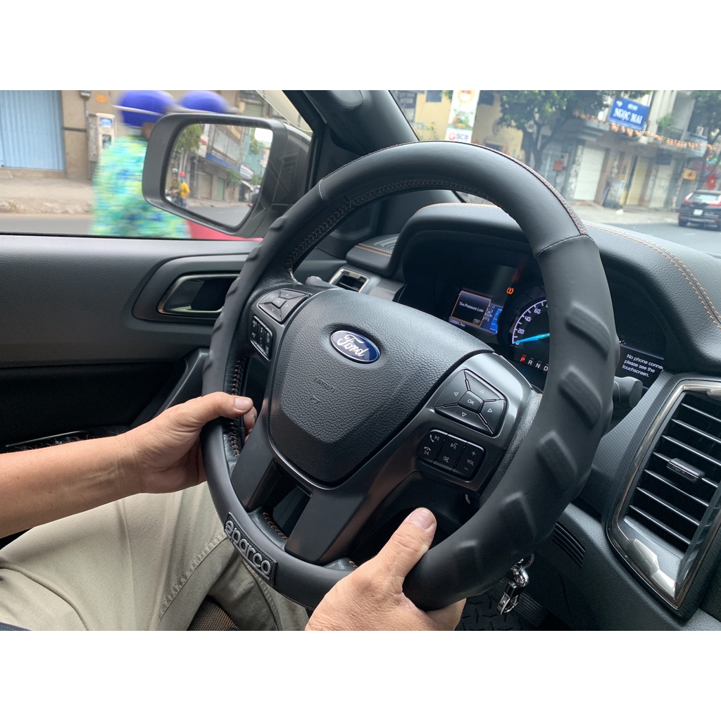 BỌC VÔ LĂNG Ô TÔ SPARCO SPC1117