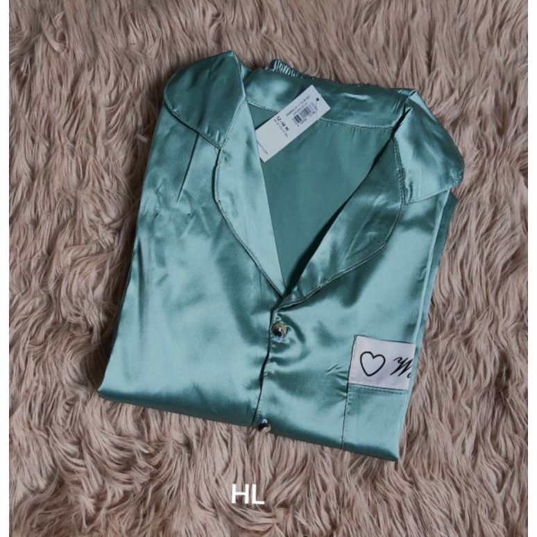 Bộ pyjama lụa tay cộc quần lửng kèm video ảnh thật | BigBuy360 - bigbuy360.vn