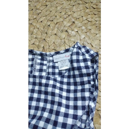 Đầm caro bé gái