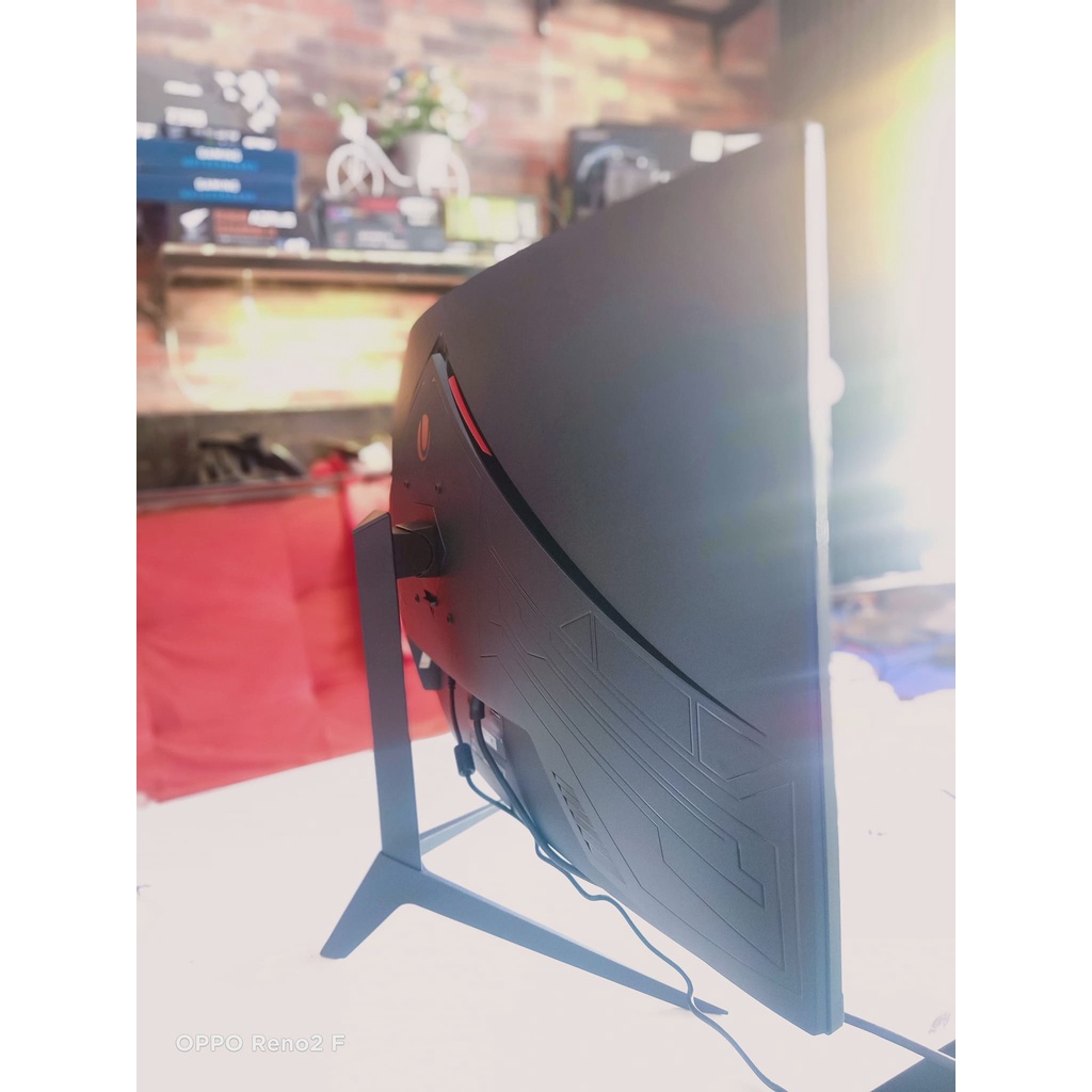 Màn Hình Máy tính cong 32 inch 165hz phản hồi 1ms hiệu ULTRAVIEW