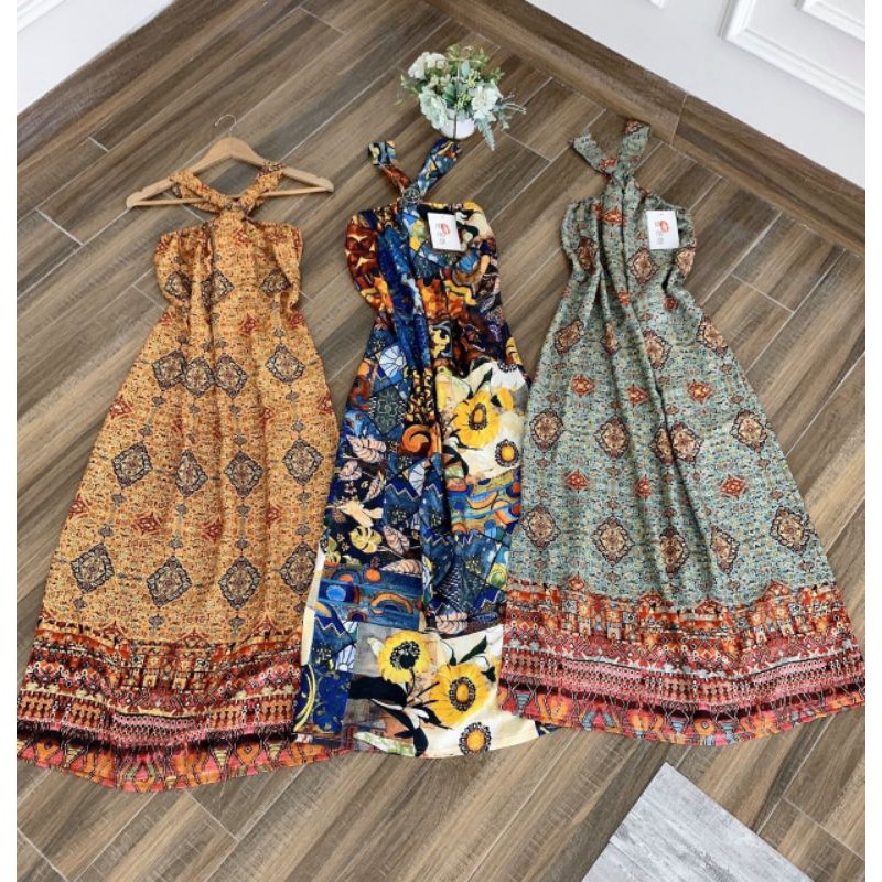 Đầm lụa cổ yếm