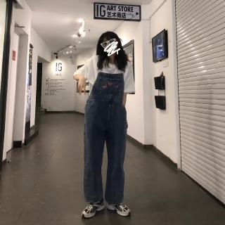 Quần yếm denim 2 dây dáng rộng thêu hình bướm kiểu vintage Nhật Bản dễ thương