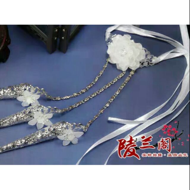 Vòng tay móng cổ trang